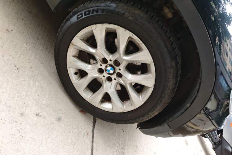 Used BMW X5 2011 xDrive35i Luxury Model Right Front Wheel Hub