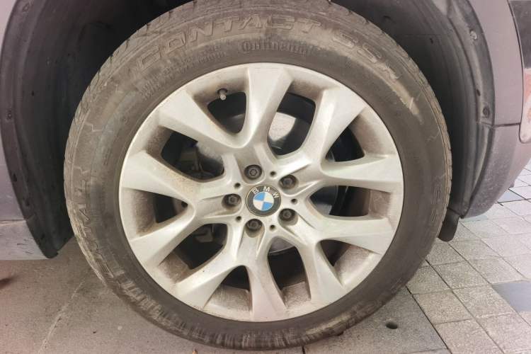 Used BMW X5 2011 xDrive35i Luxury Model Right Front Wheel Hub