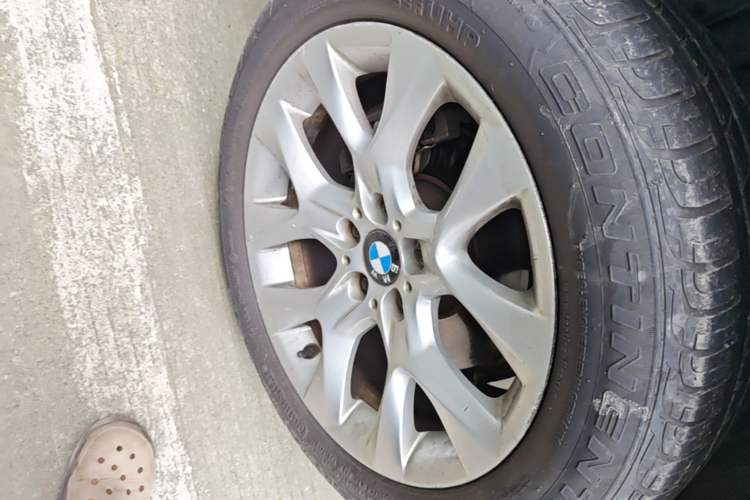 Used BMW X5  Right Front Wheel Hub