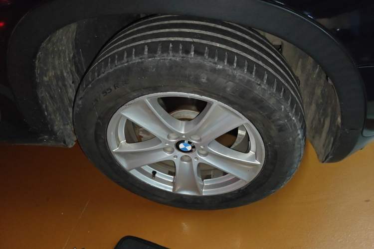 Used BMW X5 2011 xDrive35i Leading Model Right Front Wheel Hub
