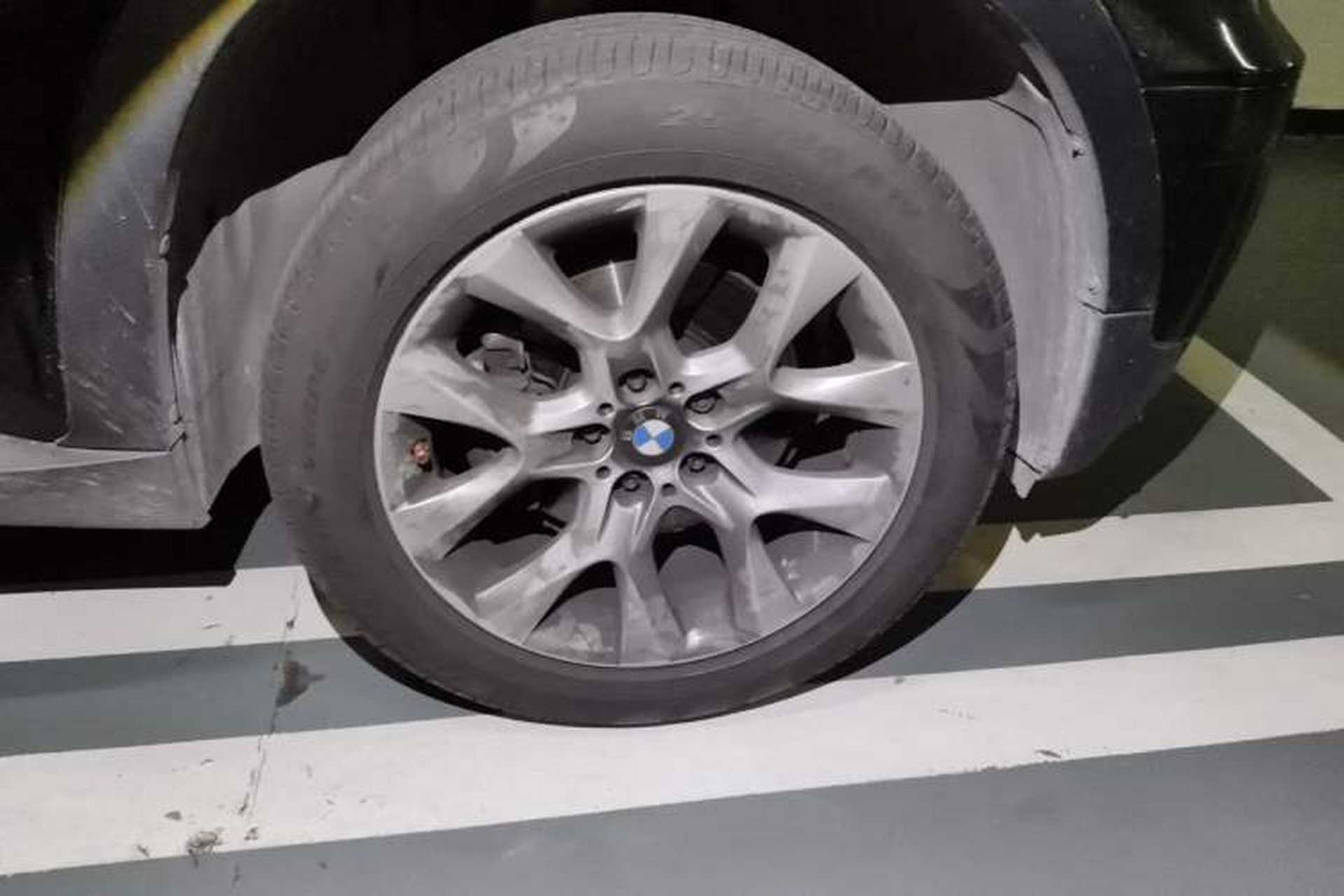 Used BMW X5 2011 xDrive35i Leading Model Right Front Wheel Hub