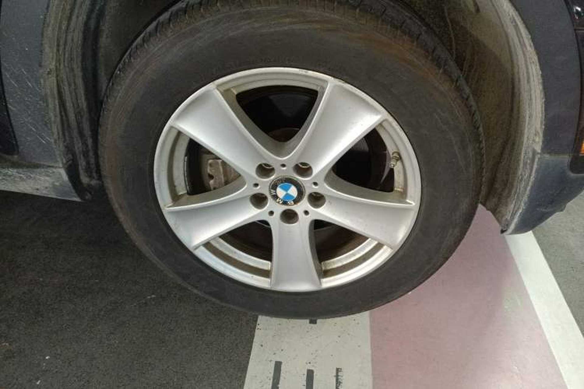 Used BMW X5 2011 xDrive35i Leading Model Right Front Wheel Hub
