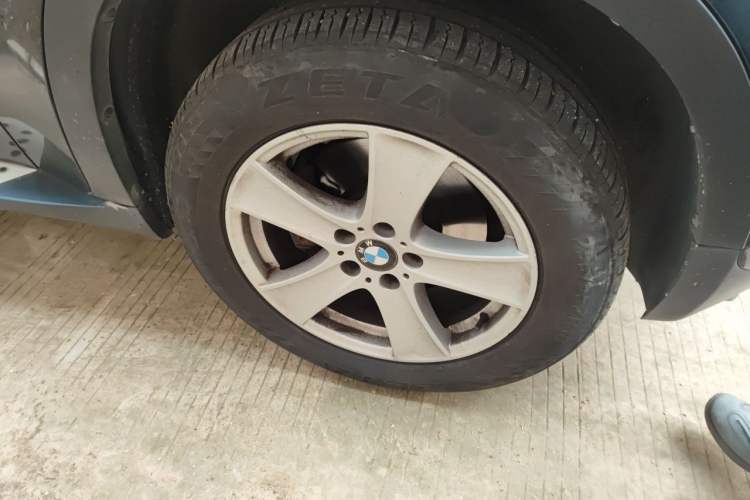 Used BMW X5 2011 xDrive35i Leading Model Right Front Wheel Hub