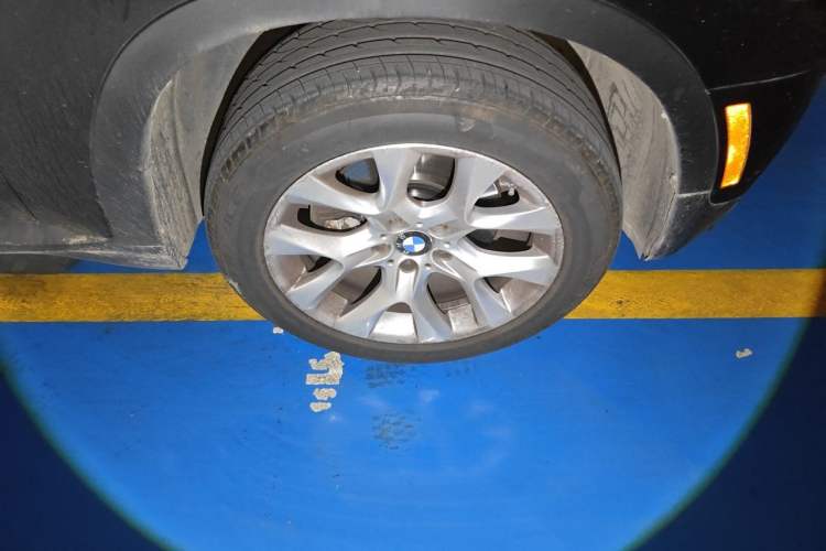 Used BMW X5  Right Front Wheel Hub