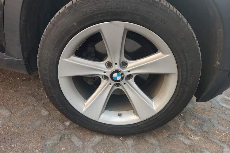 Used BMW X5 2011 xDrive35i Leading Model Right Front Wheel Hub