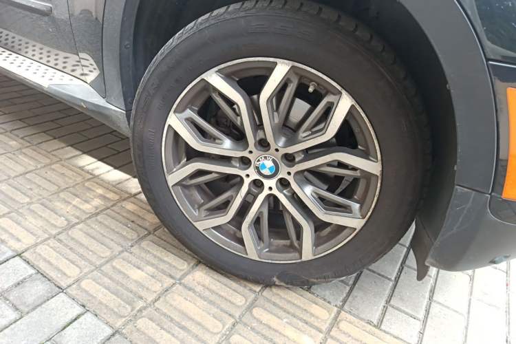 Used BMW X5 2011 xDrive35i Leading Model Right Front Wheel Hub