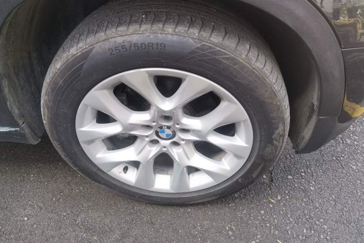 Used BMW X5  Right Front Wheel Hub