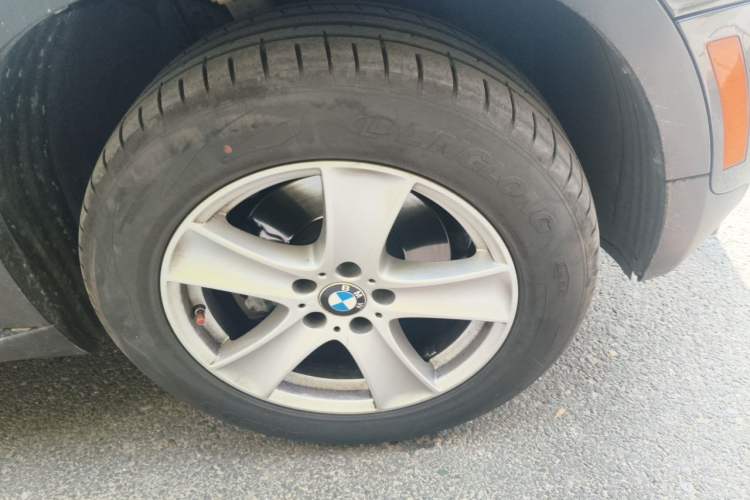 Used BMW X5  Right Front Wheel Hub