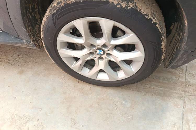 Used BMW X5 2011 xDrive35i low-power version U.S. specification Right Front Wheel Hub