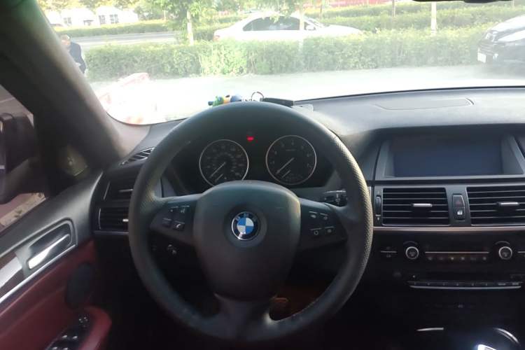 Used BMW X5 2011 xDrive35i Leading Model Steering Wheel