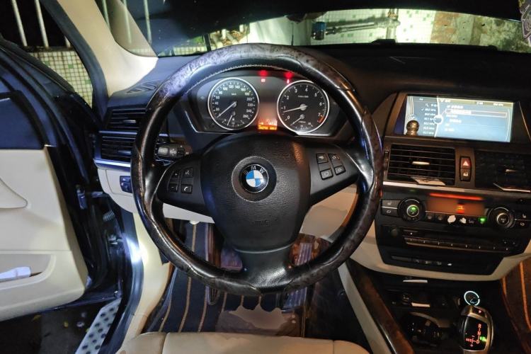 Used BMW X5 2011 xDrive35i Leading Model Steering Wheel