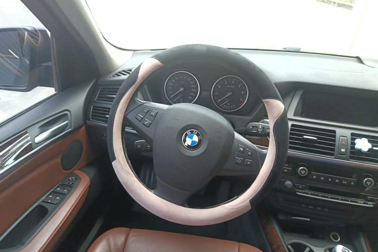 Used BMW X5 2011 xDrive35i Leading Model Steering Wheel