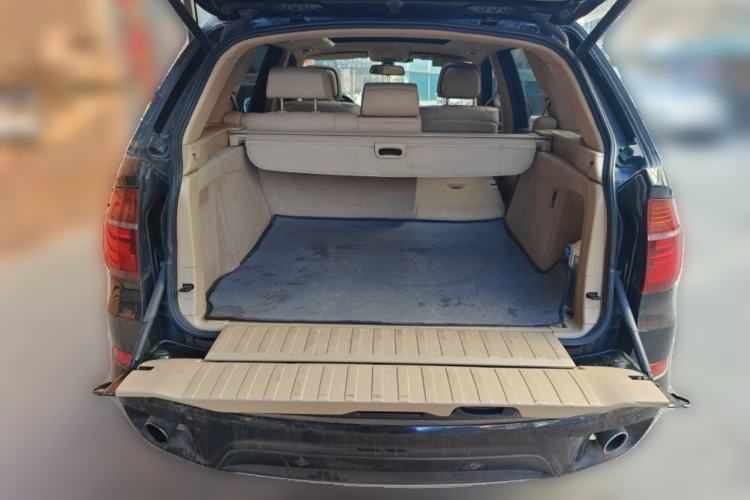 Used BMW X5 2011 xDrive35i Leading Model Trunk