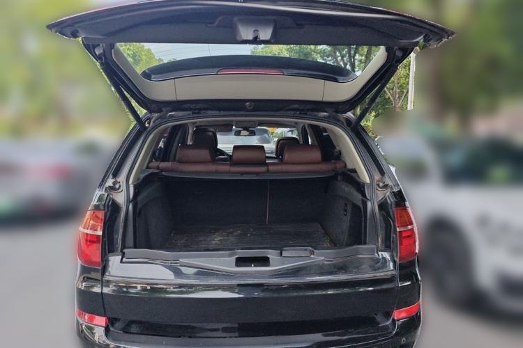Used BMW X5 2011 xDrive35i Leading Model Trunk