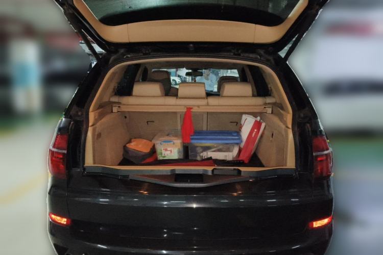 Used BMW X5 2011 xDrive35i Leading Model Trunk