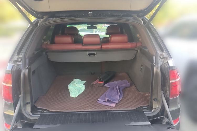 Used BMW X5 2011 xDrive35i Leading Model Trunk