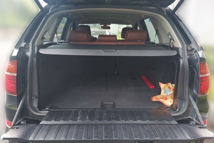 Used BMW X5 2011 xDrive35i Leading Model Trunk