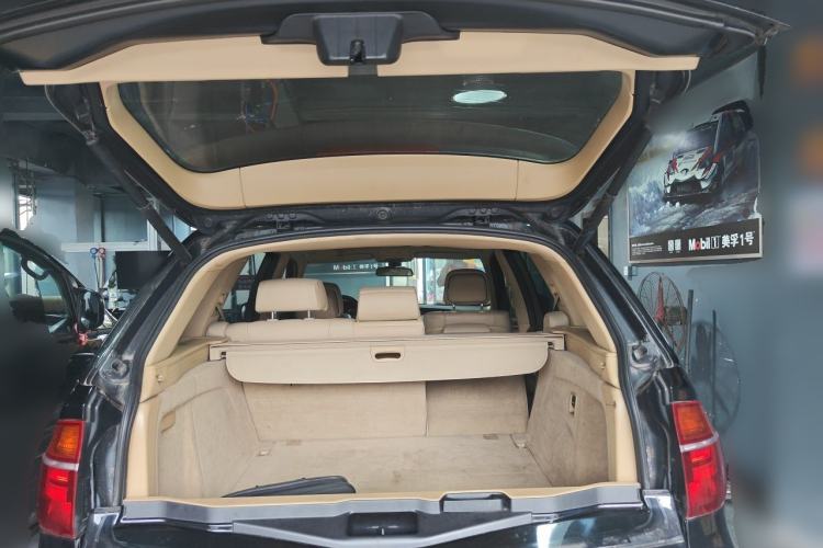 Used BMW X5 2011 xDrive35i Leading Model Trunk