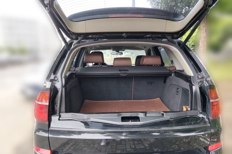 Used BMW X5 2011 xDrive35i Leading Model Trunk