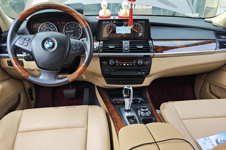 Used BMW X5 2011 xDrive35i Leading Model Center Console