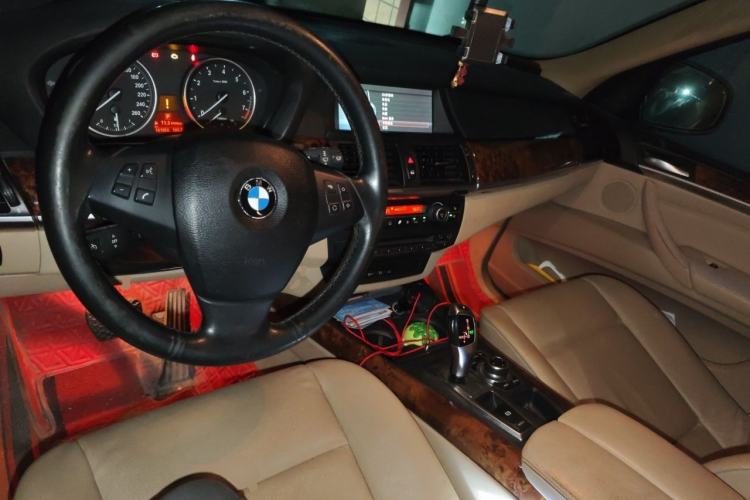 Used BMW X5 2011 xDrive35i Leading Model Center Console
