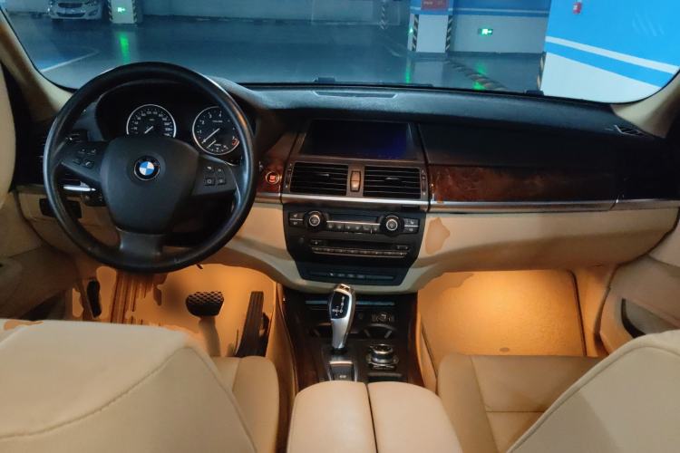 Used BMW X5 2011 xDrive35i Leading Model Center Console