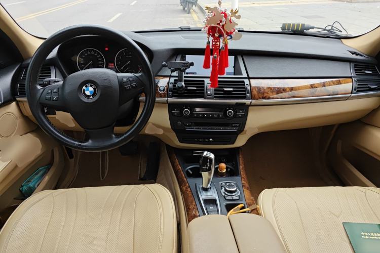 Used BMW X5 2011 xDrive35i Leading Model Center Console