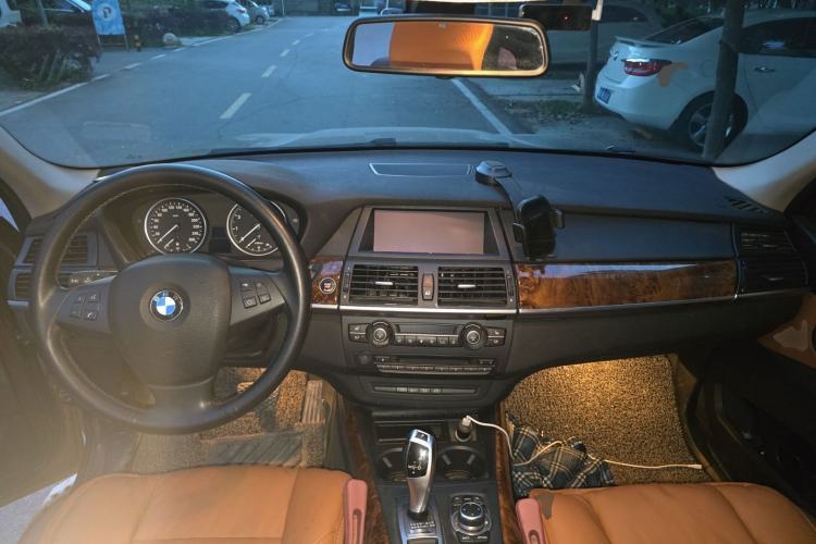 Used BMW X5 2011 xDrive35i Leading Model Center Console