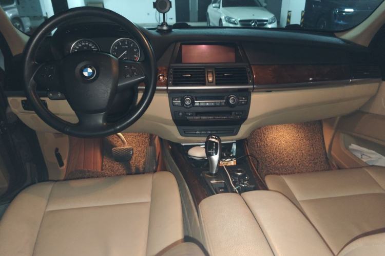 Used BMW X5 2011 xDrive35i Leading Model Center Console