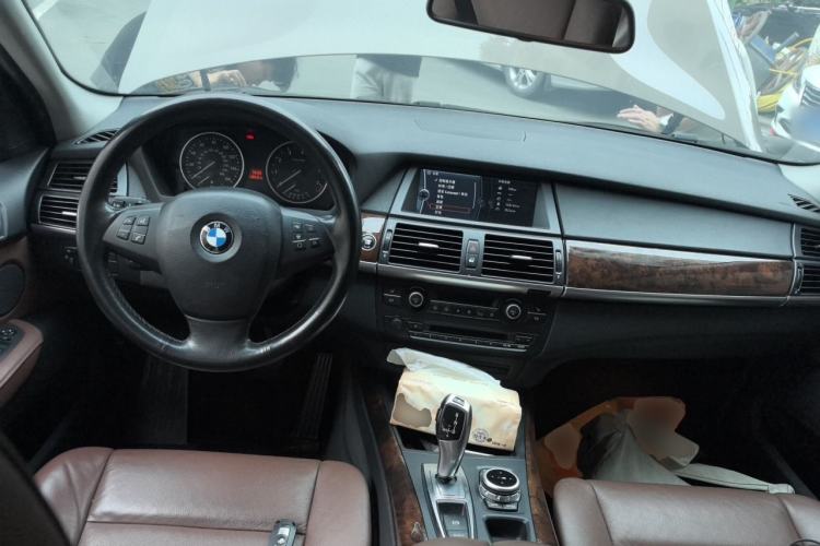Used BMW X5 2011 xDrive35i Luxury Model Center Console