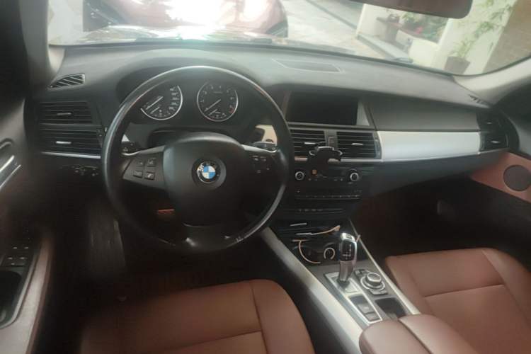 Used BMW X5 2011 xDrive35i Leading Model Center Console