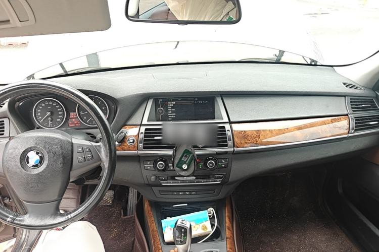 Used BMW X5 2011 xDrive35i Leading Model Center Console