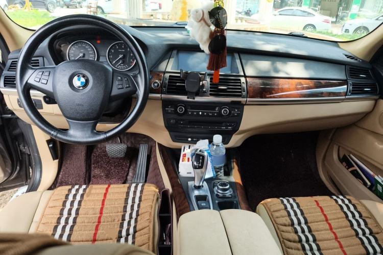 Used BMW X5 2011 xDrive35i Leading Model Center Console