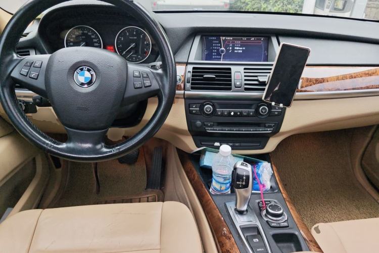 Used BMW X5 2011 xDrive35i Leading Model Center Console