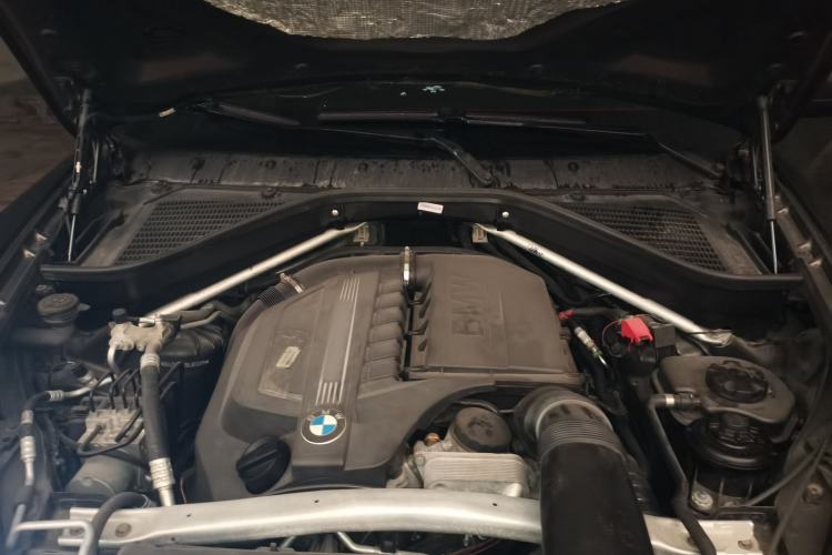 Used BMW X5 2011 xDrive35i Leading Model Engine Bay