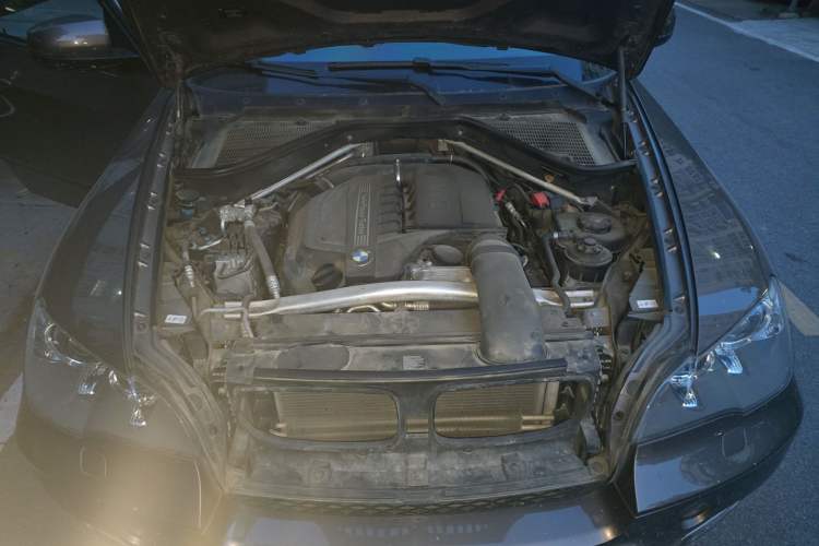Used BMW X5 2011 xDrive35i Leading Model Engine Bay