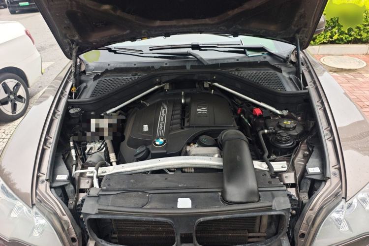 Used BMW X5 2011 xDrive35i Leading Model Engine Bay