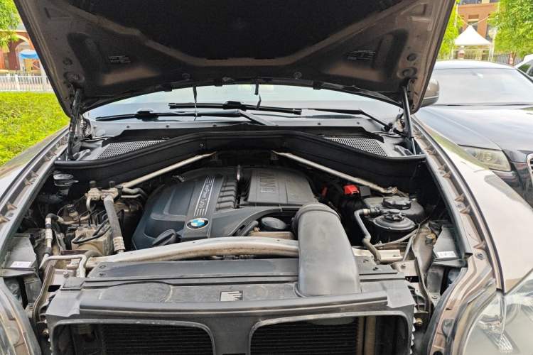 Used BMW X5 2011 xDrive35i Leading Model Engine Bay Left