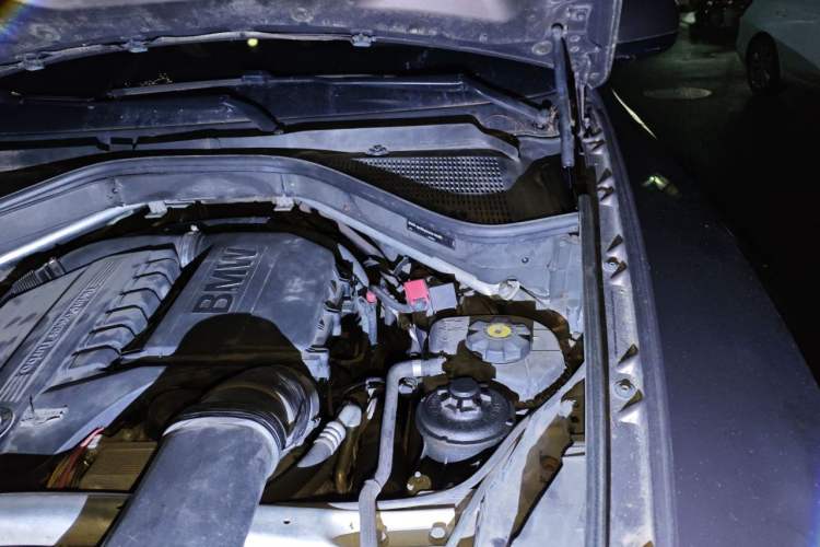 Used BMW X5 2011 xDrive35i Leading Model Engine Bay Left