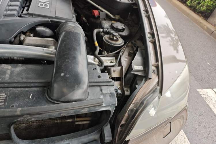 Used BMW X5 2011 xDrive35i Luxury Model Engine Bay Left