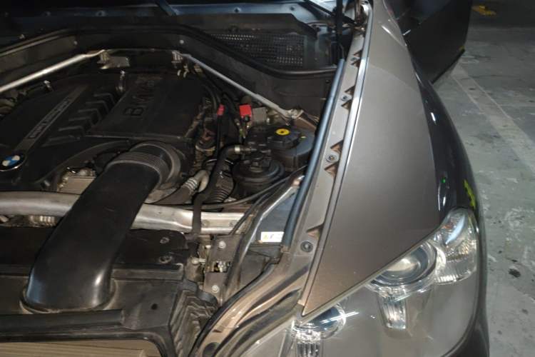Used BMW X5 2011 xDrive35i Luxury Model Engine Bay Left