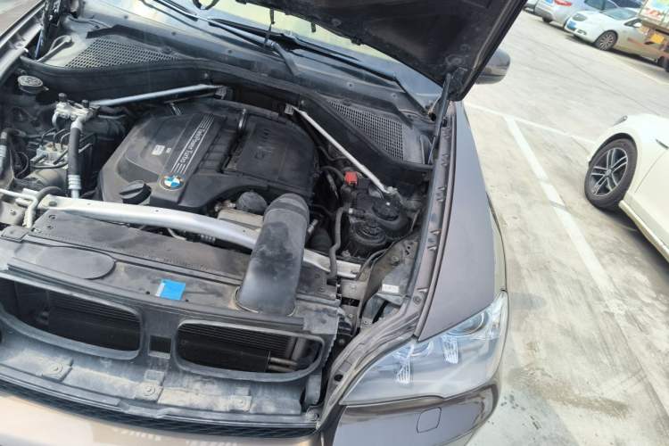 Used BMW X5 2011 xDrive35i Luxury Model Engine Bay Left