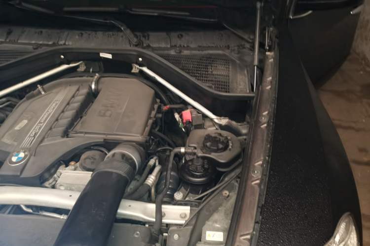 Used BMW X5 2011 xDrive35i Leading Model Engine Bay Left