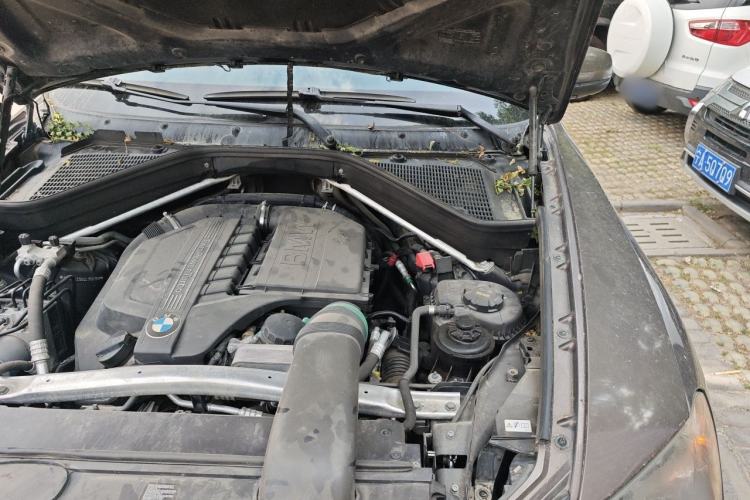Used BMW X5 2011 xDrive35i Luxury Edition Engine Bay Left