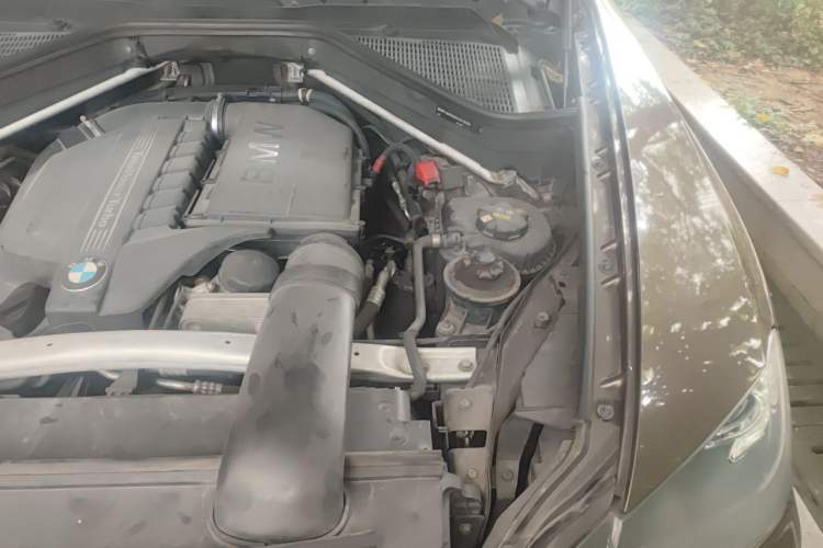 Used BMW X5 2011 xDrive35i Leading Model Engine Bay Left