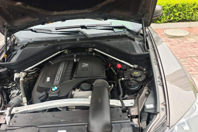 Used BMW X5 2011 xDrive35i Leading Model Engine Bay Left