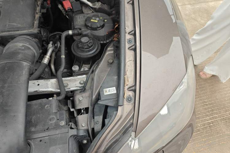 Used BMW X5 2011 xDrive35i Leading Model Engine Bay Left