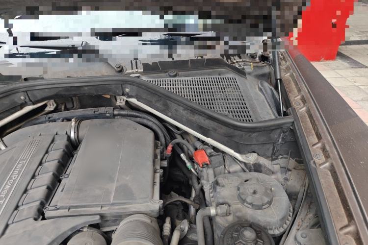 Used BMW X5 2011 xDrive35i Leading Model Engine Bay Left