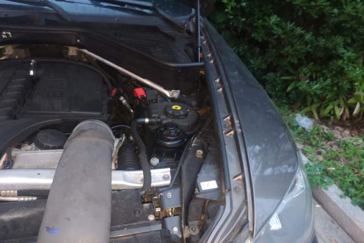 Used BMW X5 2011 xDrive35i Leading Model Engine Bay Left