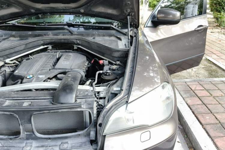 Used BMW X5 2011 xDrive35i Leading Model Engine Bay Left